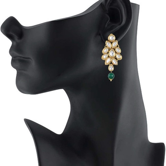 Kundan Gold and Green Necklace Set - Picture 4 of 4